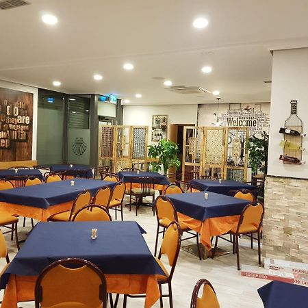 Hostal Restaurante El Abuelo Trobajo Del Camino Extérieur photo