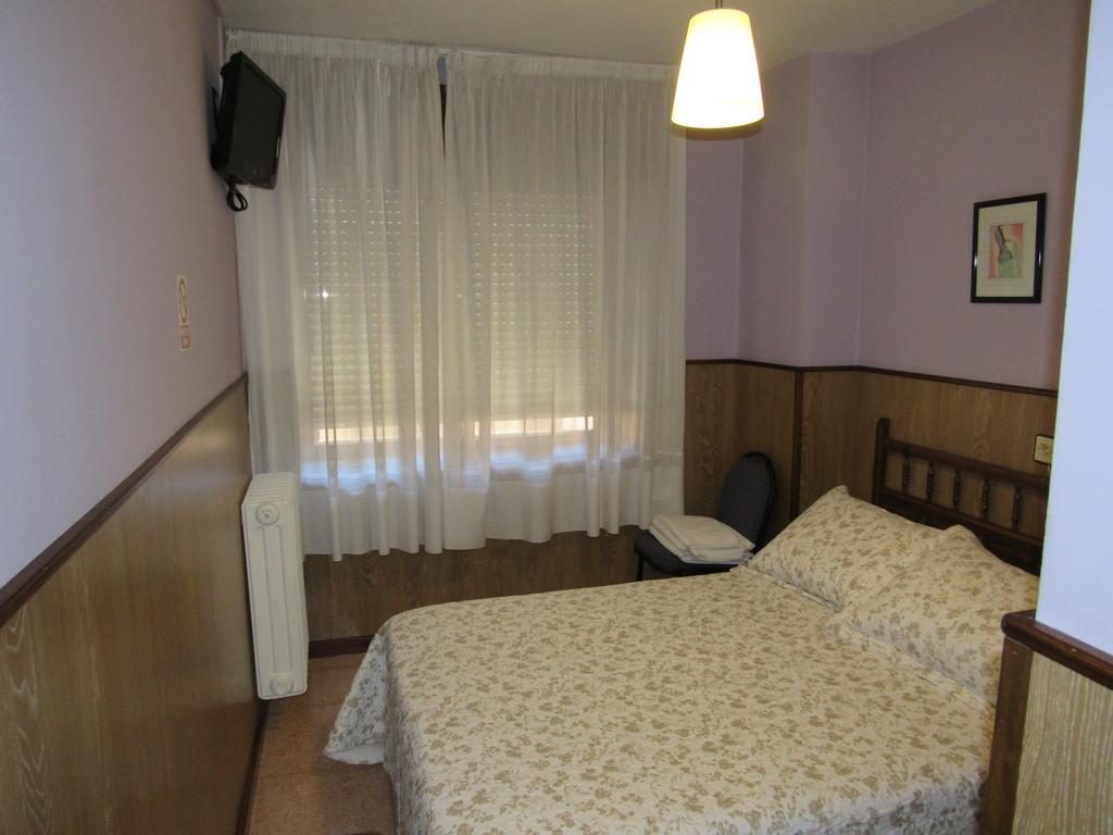Hostal Restaurante El Abuelo Trobajo Del Camino Extérieur photo
