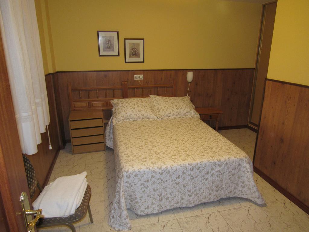 Hostal Restaurante El Abuelo Trobajo Del Camino Extérieur photo