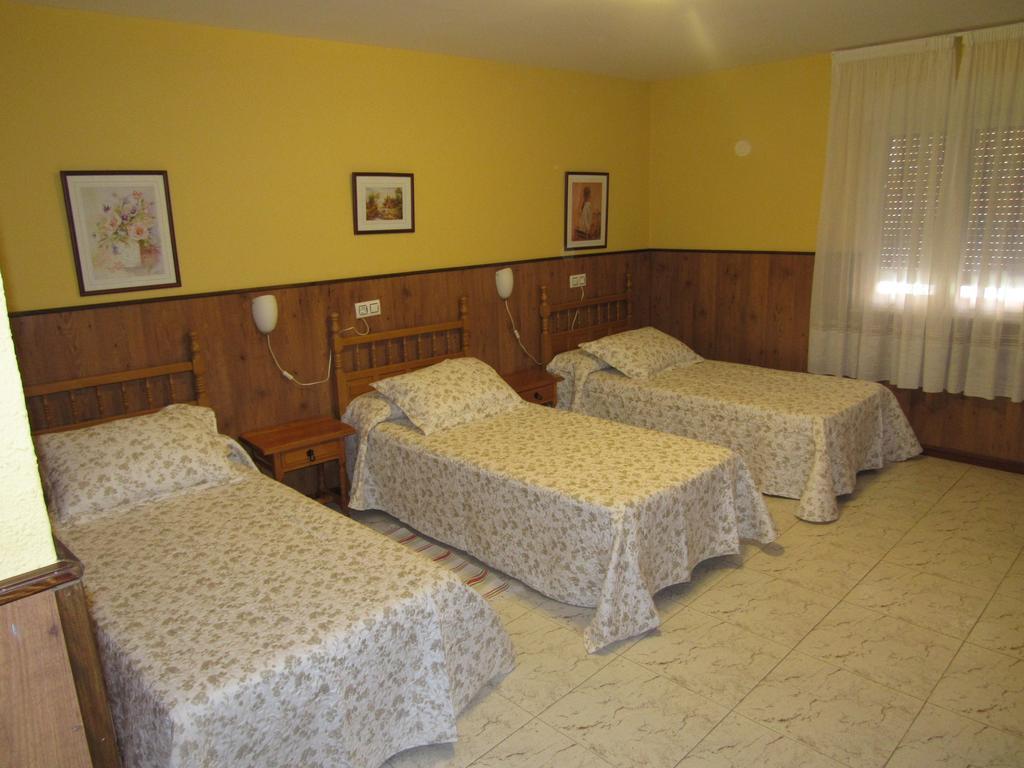 Hostal Restaurante El Abuelo Trobajo Del Camino Extérieur photo