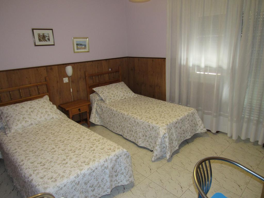 Hostal Restaurante El Abuelo Trobajo Del Camino Extérieur photo