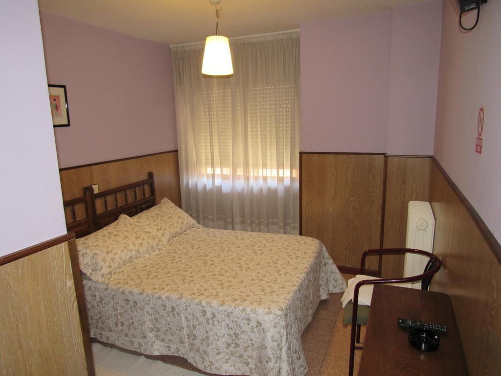 Hostal Restaurante El Abuelo Trobajo Del Camino Extérieur photo