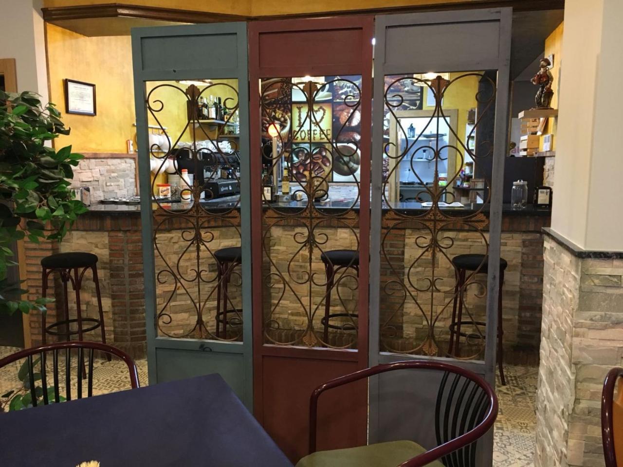 Hostal Restaurante El Abuelo Trobajo Del Camino Extérieur photo