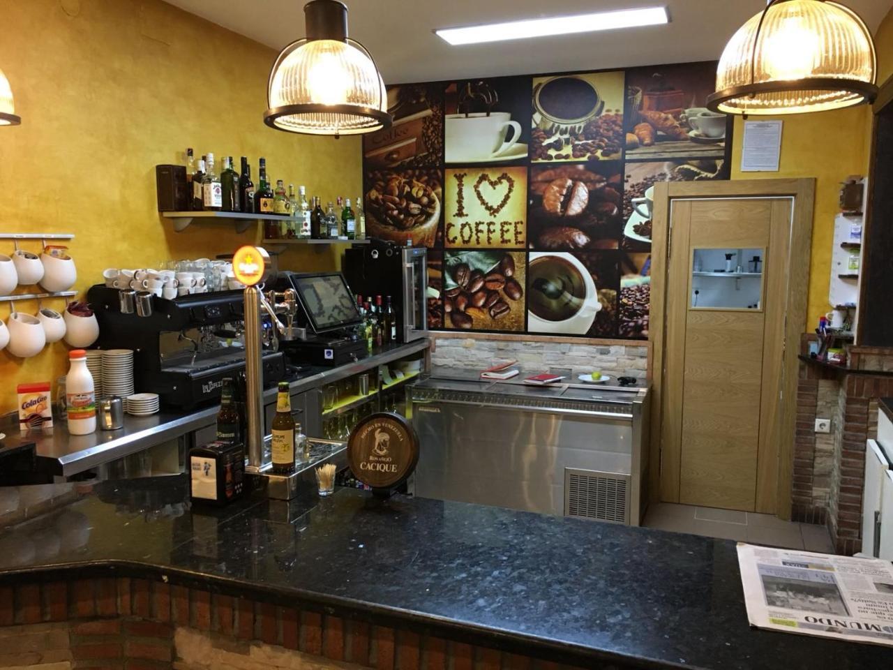 Hostal Restaurante El Abuelo Trobajo Del Camino Extérieur photo